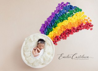 Séance nouveau-né rainbow baby
