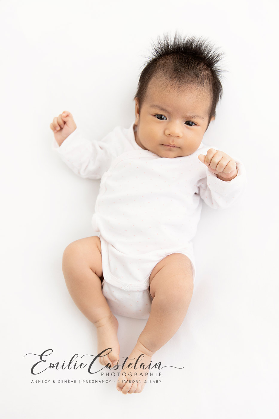 Séance bébé 1 mois 1/2 au studio - Olivia - Photographe bebe
